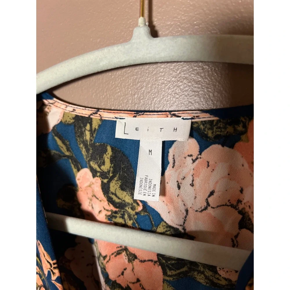 Leith Blue Floral Pleated Sleeve V-Neck Blouse General Hospital Kristina Top M - Picture 5 of 7